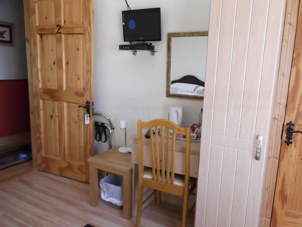 Ashley Lodge Bed & Breakfast Rosslare Harbour Buitenkant foto